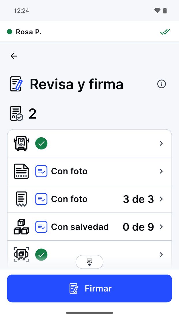 Revisa y firma: una fila por paso con su marca, como «Con foto» y «Con salvedad», y el botón Firmar.