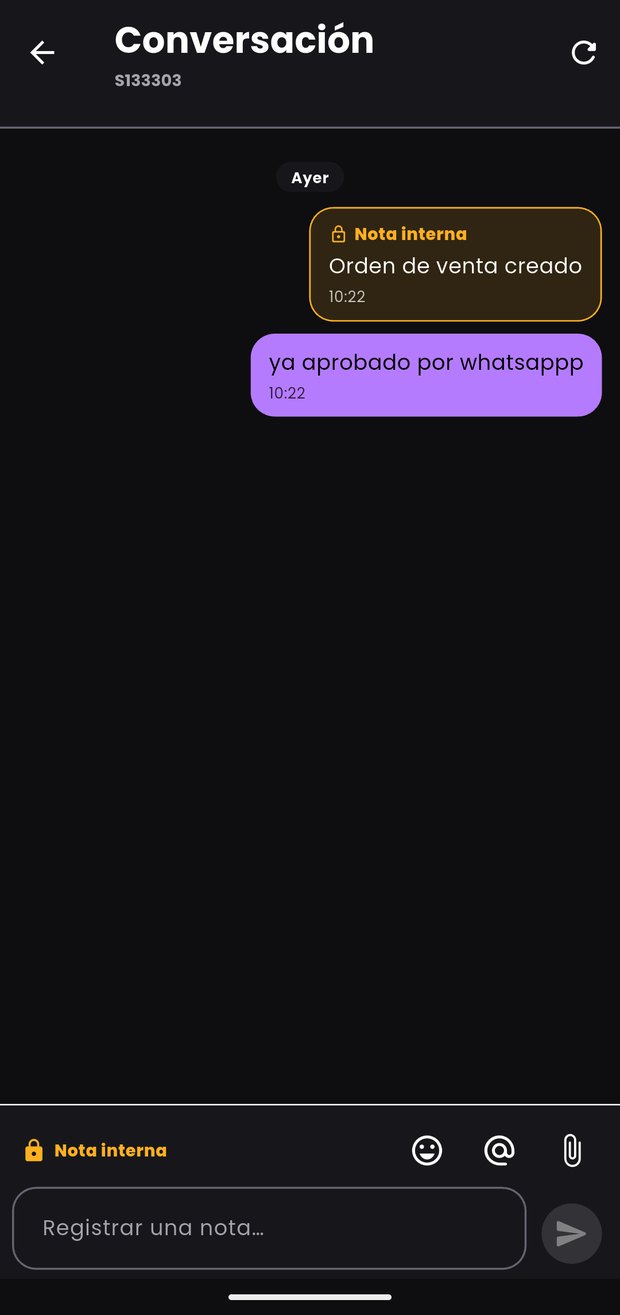 La conversación de un pedido en Zentrix Sales: una nota interna en ámbar con un candado, un mensaje propio en morado, y abajo el compositor con el interruptor de nota interna y los botones de emoji, mención y adjunto.