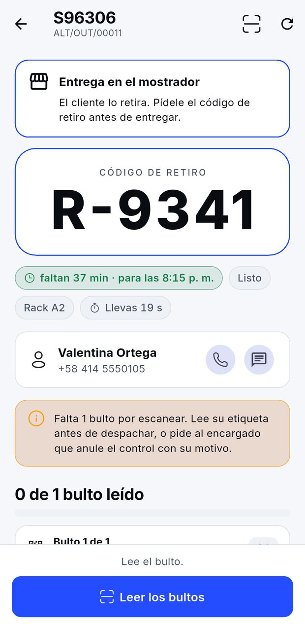 The counter handover for order S96306 in Zentrix Work: «Entrega en el mostrador» (Counter handover), the pickup code R-9341 in big letters, «faltan 37 min · para las 8:15 p. m.» (37 min left · by 8:15 p.m.), «Listo» (Ready), «Rack A2», «Llevas 19 s» (19 s so far), the customer with call and message buttons, the notice «Falta 1 bulto por escanear» (1 package left to scan), «0 de 1 bulto leído» (0 of 1 package scanned), «Lee el bulto.» (Scan the package.) and the «Leer los bultos» (Scan the packages) button.