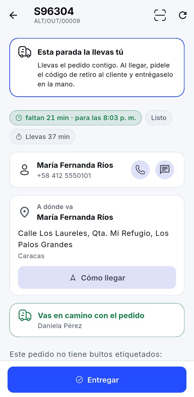 A delivery stop in Zentrix Work: «Esta parada la llevas tú» (You’re taking this stop), the badge «faltan 21 min · para las 8:03 p. m.» (21 min left · by 8:03 p.m.), «Listo» (Ready), «Llevas 37 min» (37 min so far), the customer with call and message buttons, the «A dónde va» (Where it’s going) card with the address and the «Cómo llegar» (Directions) button, «Vas en camino con el pedido» (You’re on your way with the order) and the «Entregar» (Hand over) button.